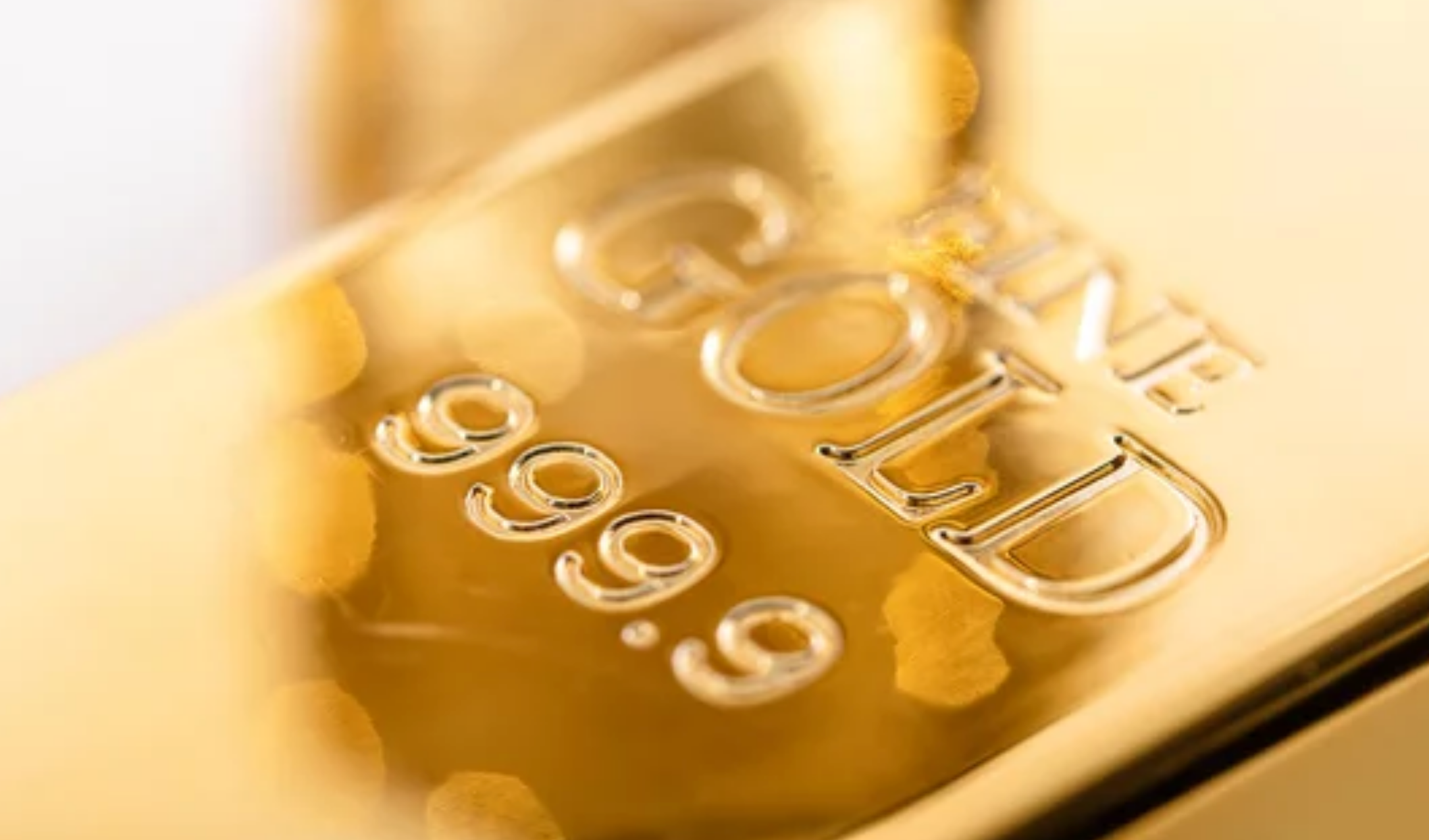 The largest hedge fund in the world Bridgewater Associates says gold could be at the start of a lasting growth period.